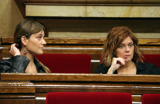 CatECP MPs Jéssica Albiach and Elisenda Alamany at the Catalan parliament on October 24 2018 (by Àlex Recolons)